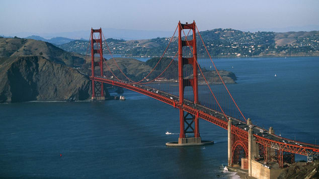 Co reklama prasowa ma wspólnego ze skokami z Golden Gate Bridge?